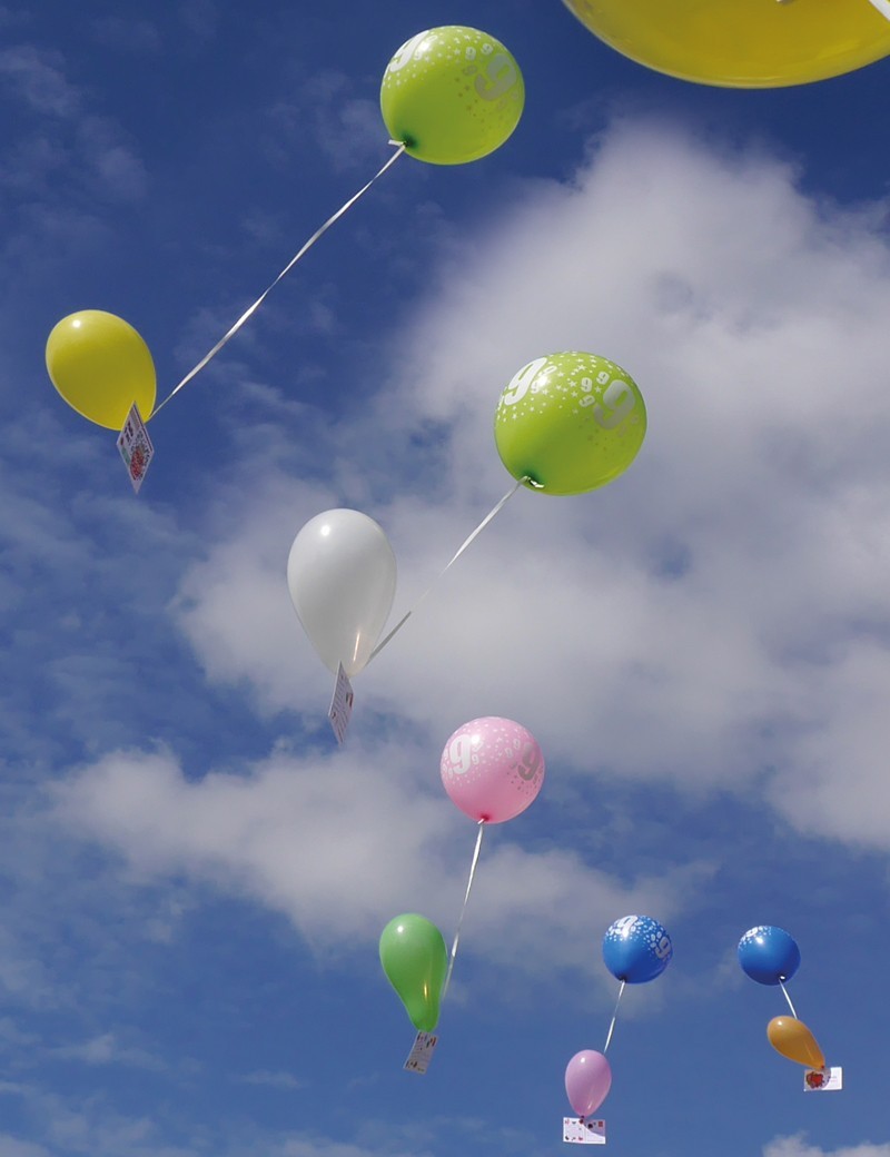 Lâcher de ballons et cartes postales décorées Lâcher de ballons et cartes postales décorées